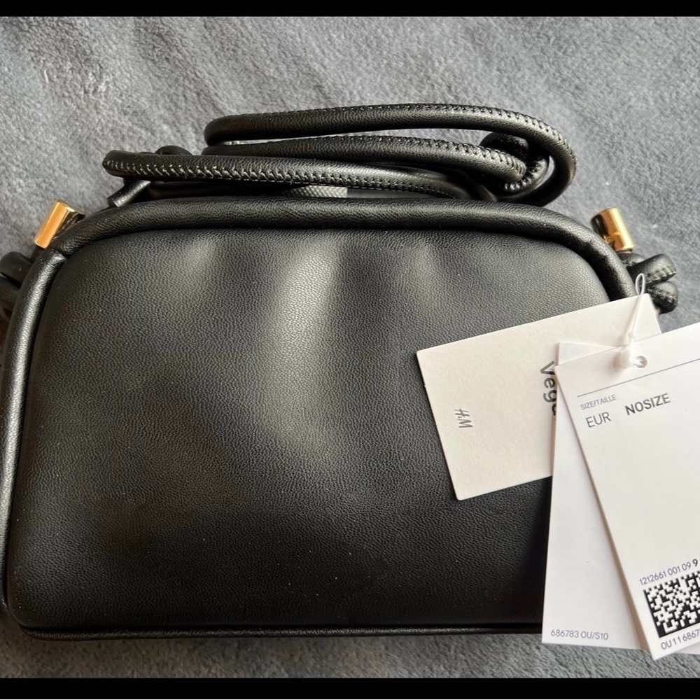 Elegant Black Leather Crossbody Bag
